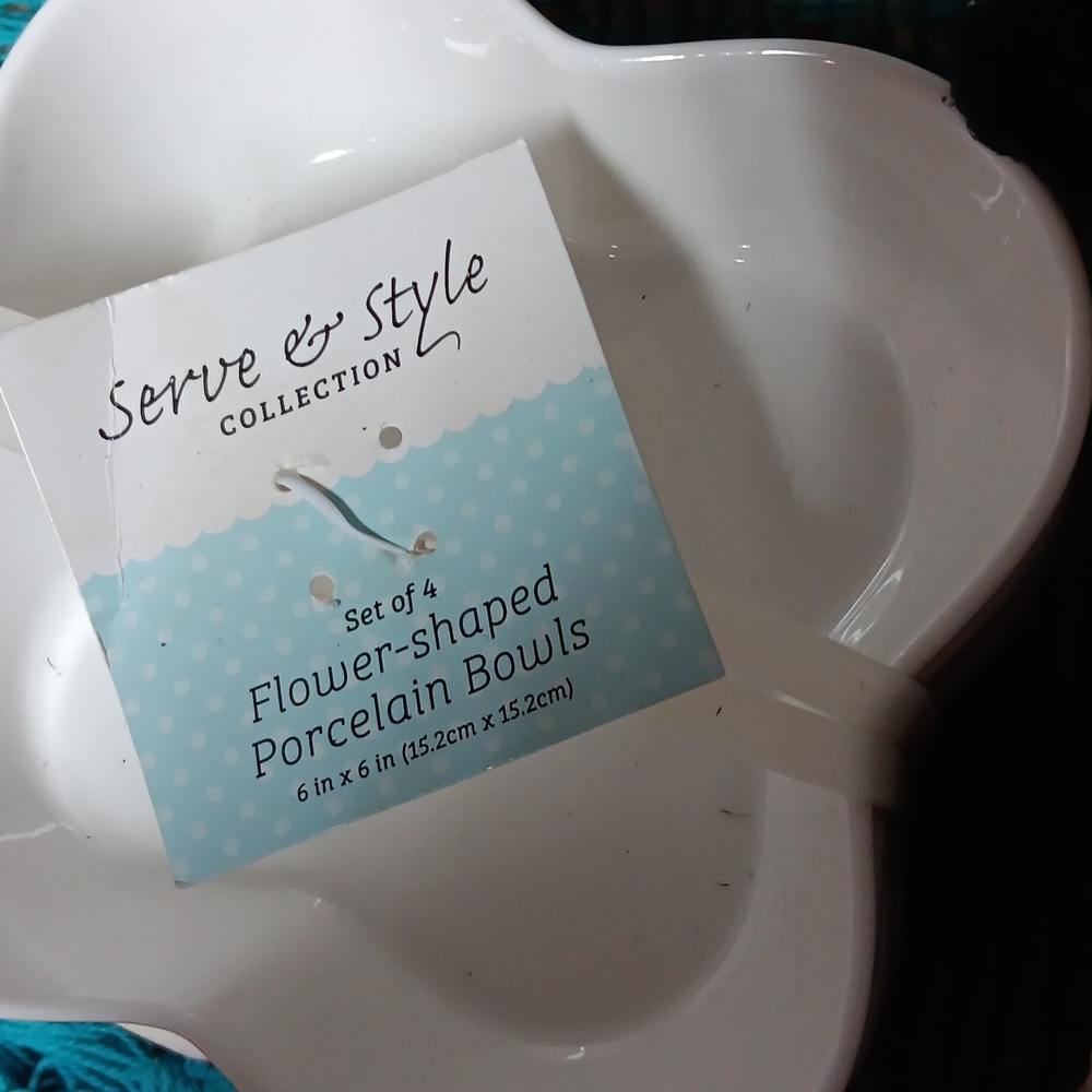 4 flower. Shaped bowls